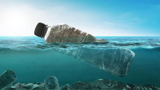 Пластиковая волна: 2 миллиона тонн уже в океанах. Сколько еще? 