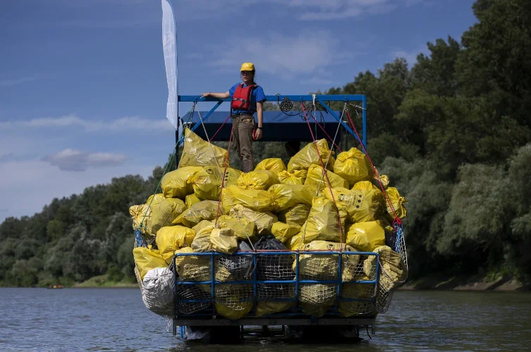 Венгерский «Пластиковый кубок» объединяет волонтеров и очищает реки