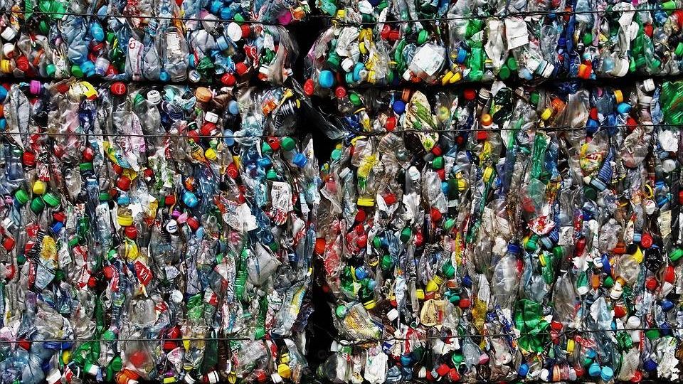 Калифорнийские ученые научились получать горючее из пластиковых отходов