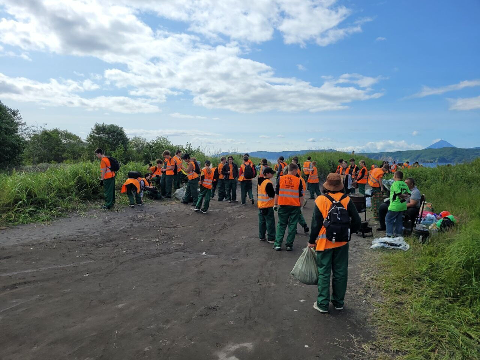 Тонны пластика принудительно покинули бухту на Камчатке 